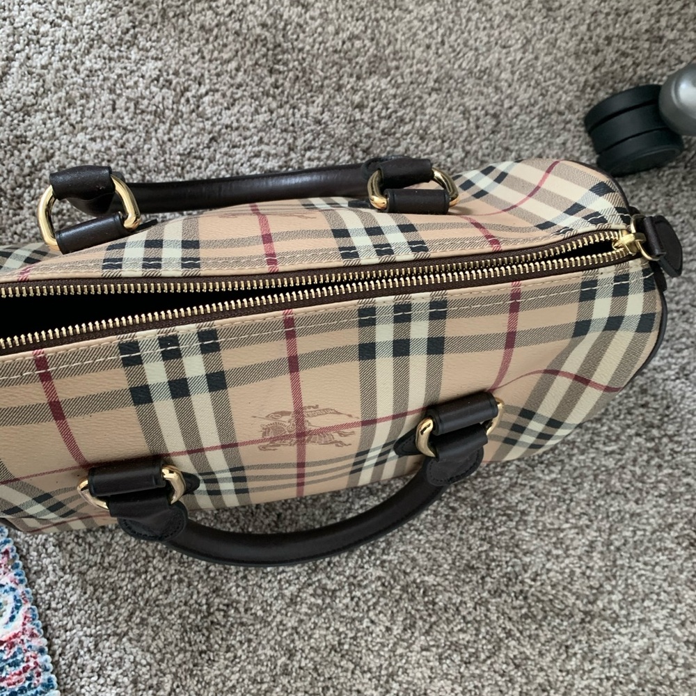 Burberry bag - Picture 3 of 11
